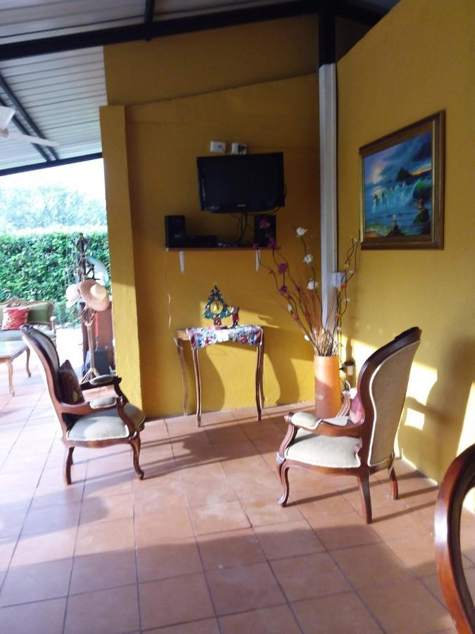 C&H Casa Campestre El Oasis Ricaurte Girardot Bed and Breakfast Exteriör bild