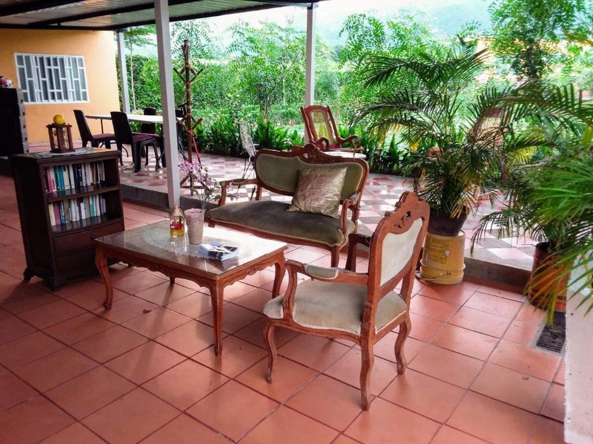 C&H Casa Campestre El Oasis Ricaurte Girardot Bed and Breakfast Exteriör bild