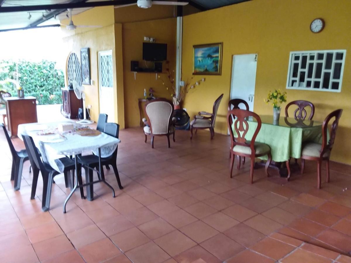 C&H Casa Campestre El Oasis Ricaurte Girardot Bed and Breakfast Exteriör bild